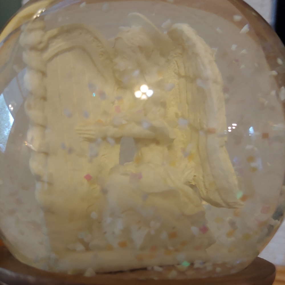 Angel water globe music box - Picture 4 of 10